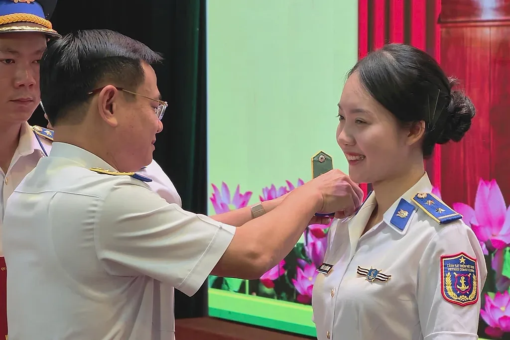 Vùng Cảnh sát biển 2: Thăng quân hàm, nâng lương cho 147 sĩ quan