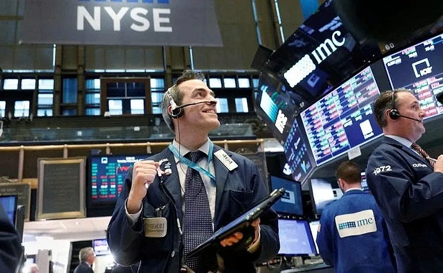 S&P 500 và Nasdaq cùng lập đỉnh mới, cổ phiếu Micron tăng vọt 19%