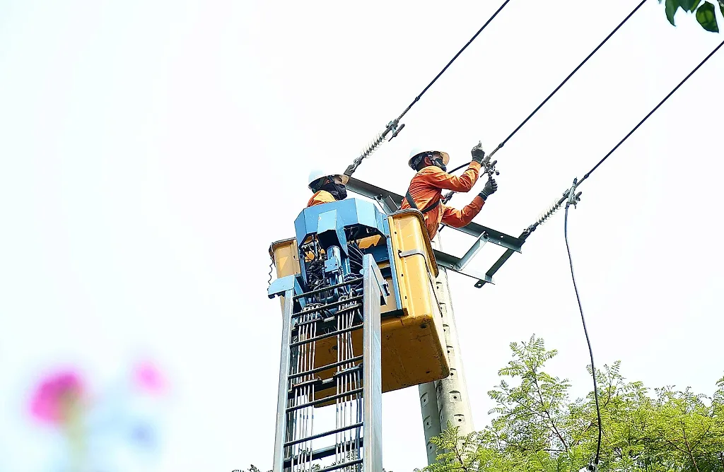 Phụ tải tăng cao kỷ lục, ngành điện Đà Nẵng 'căng mình' đảm bảo cấp điện