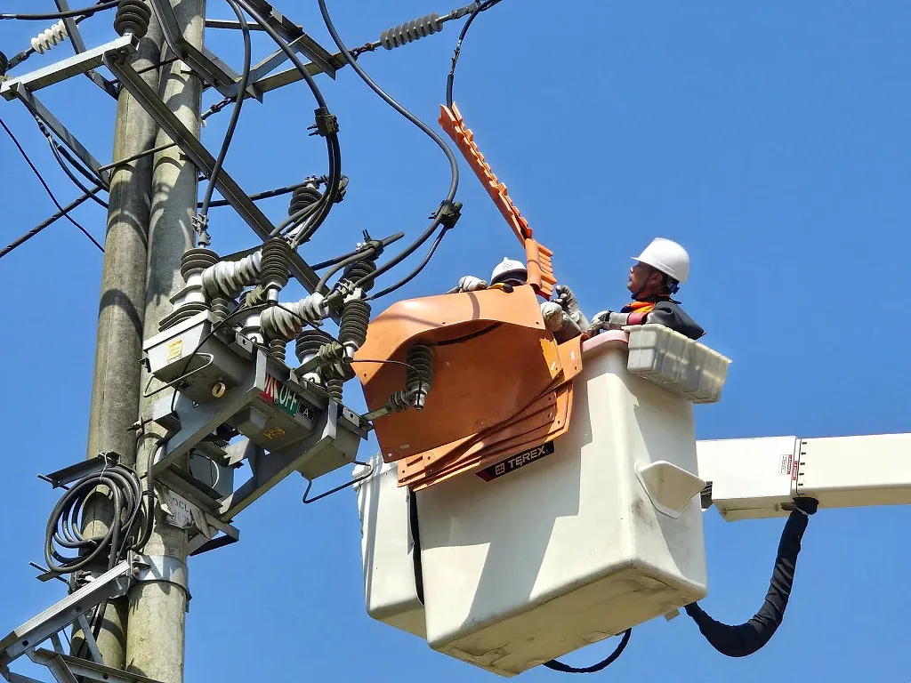 Lào Cai: Phụ tải lập đỉnh, công nhân căng mình giữ ổn định nguồn điện