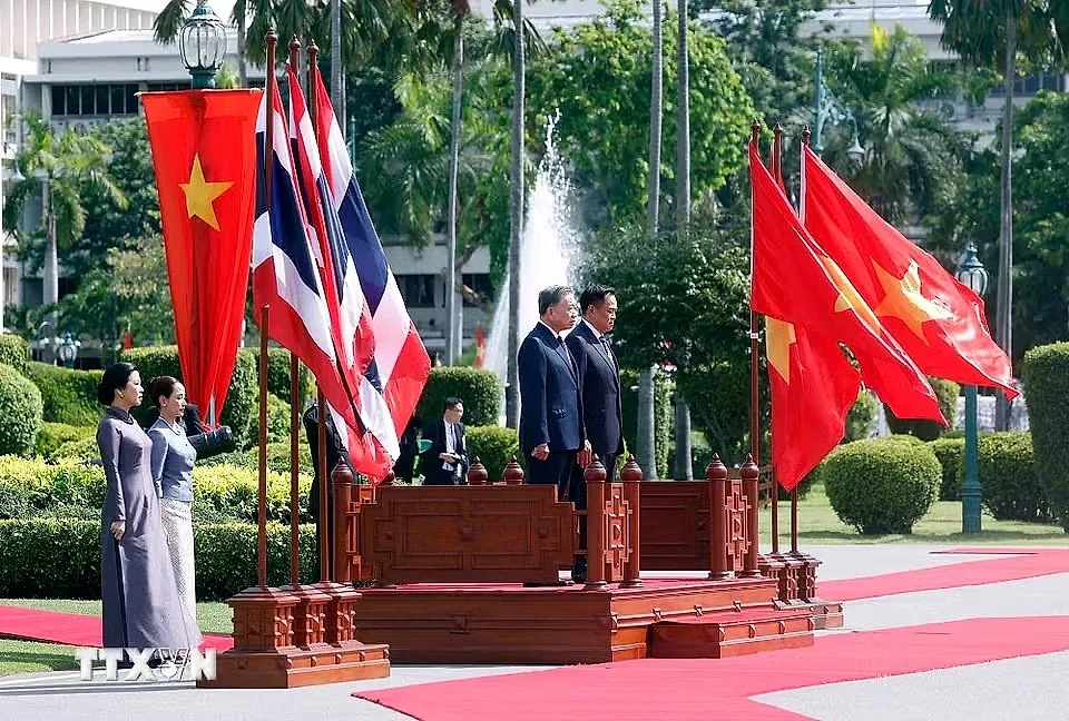 Lễ đón trọng thể Tổng Bí thư, Chủ tịch nước và Phu nhân thăm chính thức Vương quốc Thái Lan- Ảnh 3.
