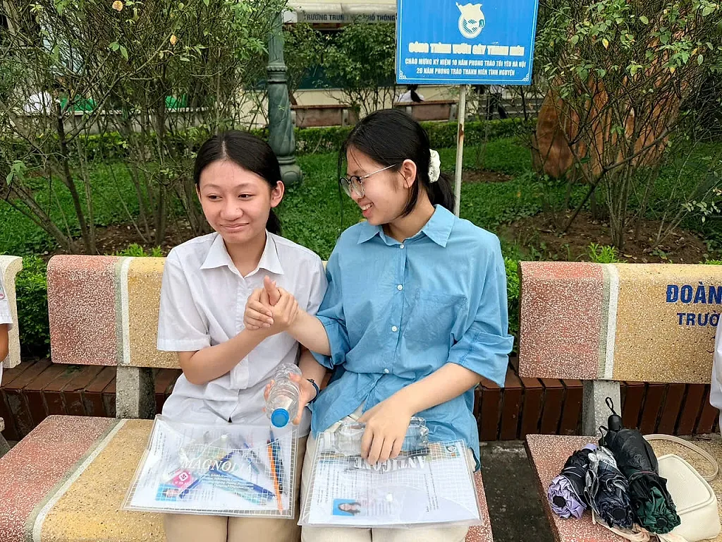 Chùm ảnh: Thí sinh dự thi lớp 10 tại Hà Nội làm bài môn đầu tiên