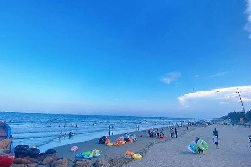 Bãi biển được ví như “viên ngọc thô” của xứ Thanh: Cách Hà Nội chưa tới 3 giờ lái xe, sở hữu vẻ đẹp bình yên hiếm có