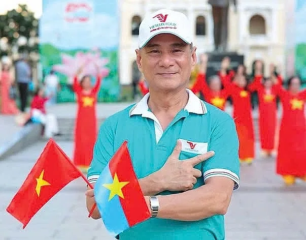 Doanh nhân Nguyễn Việt Hùng, Chủ tịch Vietluxtour