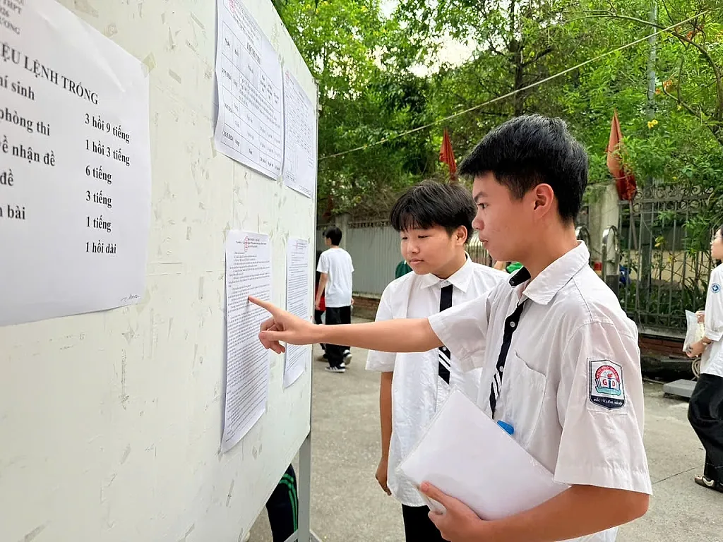 Đề Tiếng Anh thi lớp 10 Hà Nội phân hóa cao, bám sát chương trình học