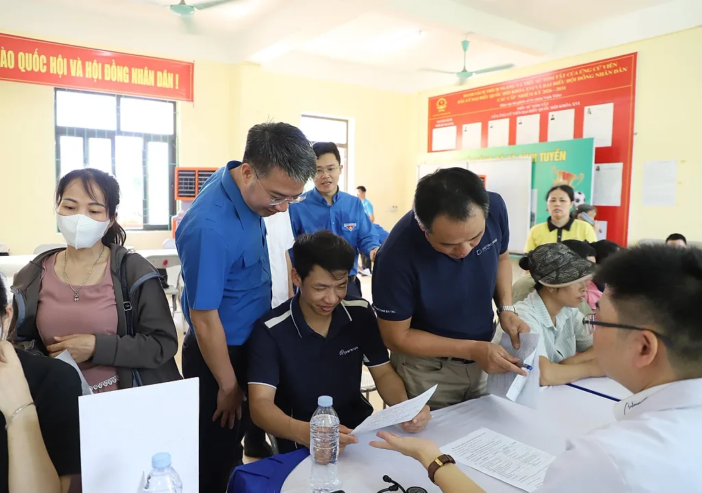 Hàng ngàn thanh niên công nhân được khám chữa bệnh miễn phí — Trung ương Hội LHTN Việt Nam