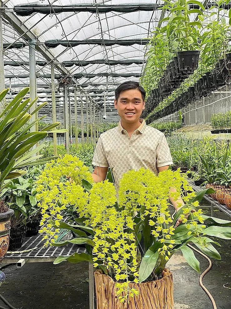 Bán chiếc xe máy đầu tiên để khởi nghiệp, chàng trai 9X xây dựng vườn lan tiền tỷ giữa cao nguyên