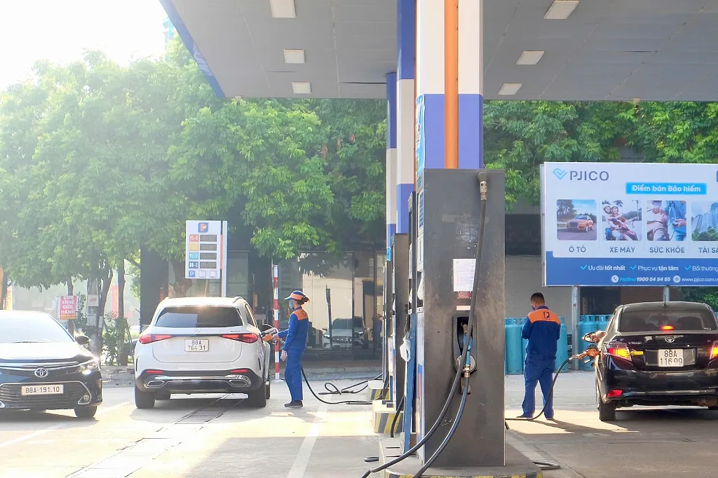 Người dân Phú Thọ tin tưởng sử dụng xăng E10 — Petrolimex