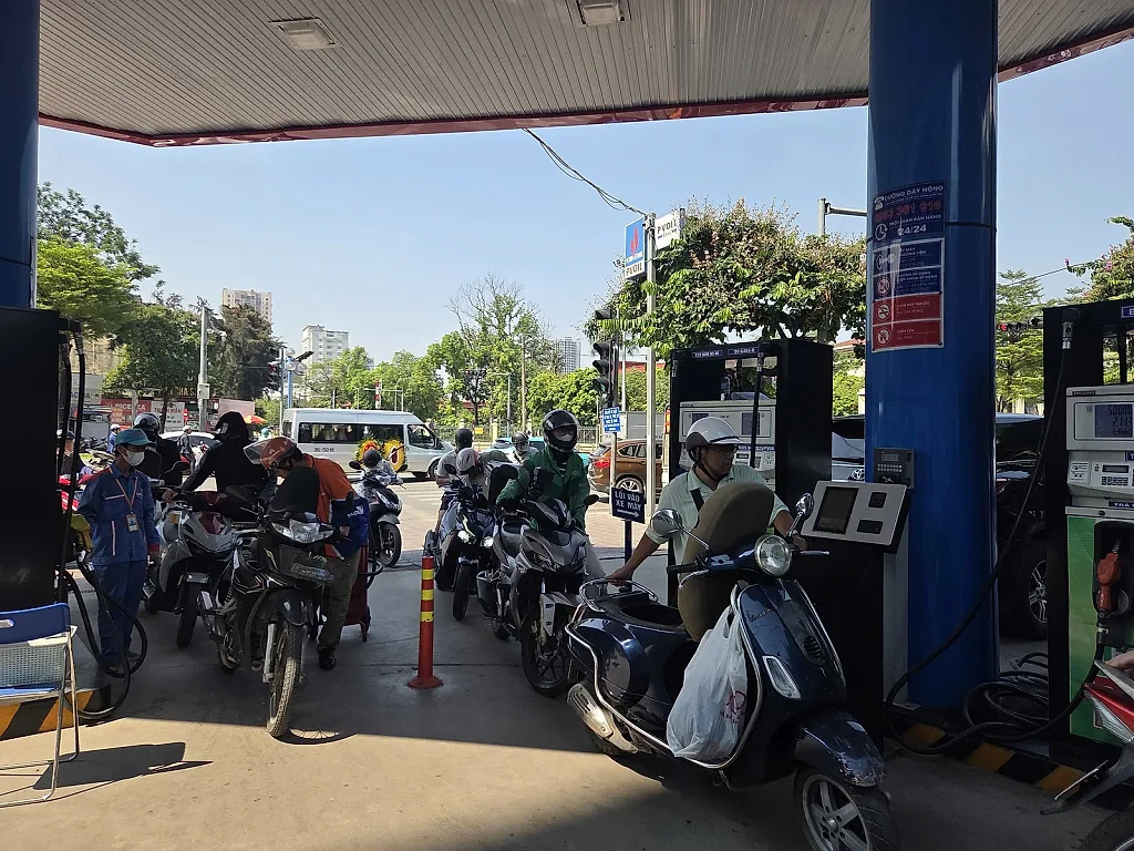 Hà Nội: Xe vận hành ổn định, người dân yên tâm sử dụng xăng E10