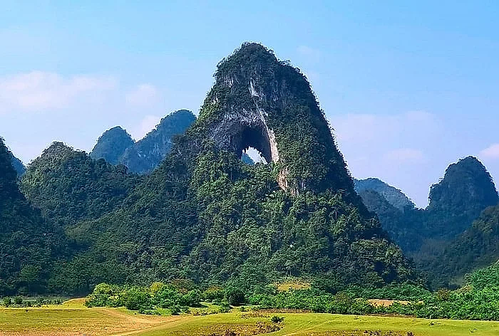 núi Mắt Thần