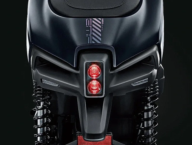 Yamaha ra mắt xe điện mới: Thiết kế như mô tô tương lai, đi xa 110km, tăng tốc chỉ 3,5 giây