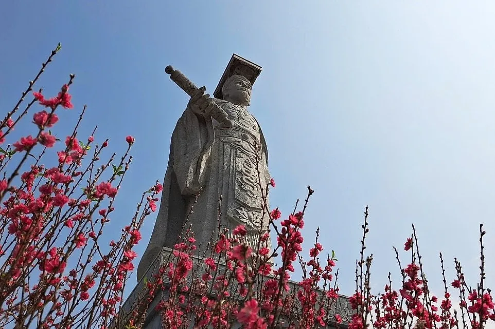 Ngôi đền duy nhất ở Việt Nam thờ 8 vị hoàng đế một triều đại: Nơi lưu giữ dấu ấn vương triều huy hoàng bậc nhất — Quốc Tử Giám