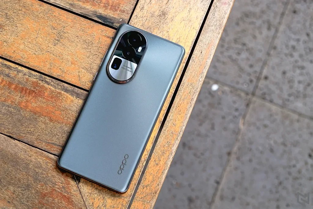 oppo2.webp