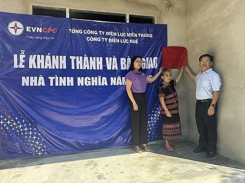 Điện lực Huế trao nhà tình nghĩa cho hộ gia đình có công với cách mạng