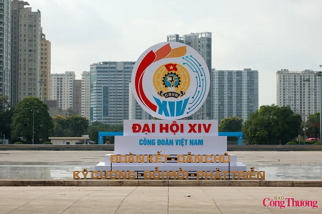 Hà Nội trang hoàng cờ hoa trước thềm Đại hội XIV Công đoàn Việt Nam