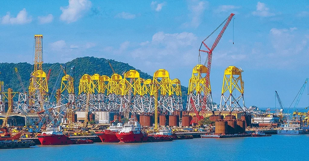 Chuyển dịch năng lượng: Tái cấu trúc từ dầu khí đến chuỗi giá trị năng lượng