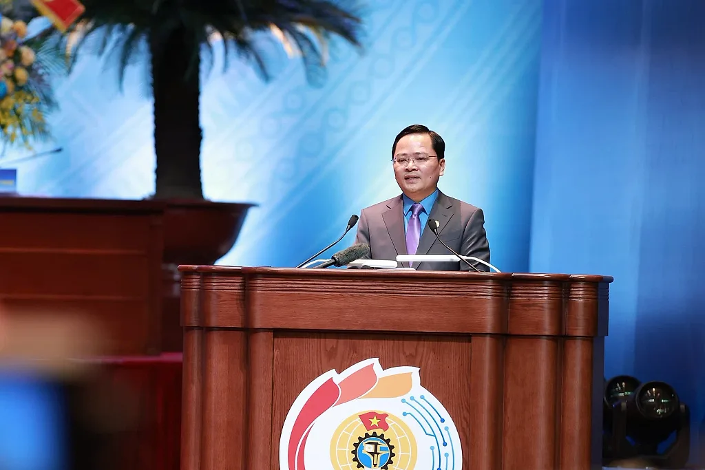 Tô thắm thêm truyền thống vẻ vang của tổ chức Công đoàn — Tổng Liên đoàn Lao động Việt Nam