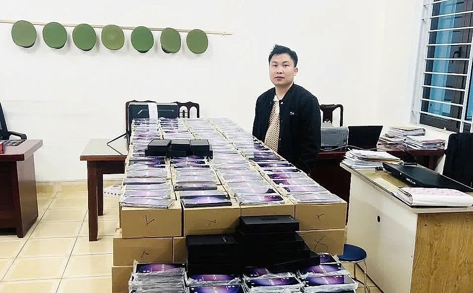 Triệt phá đường dây tiêu thụ hơn 1.000 điện thoại Samsung giả — Bộ Công an