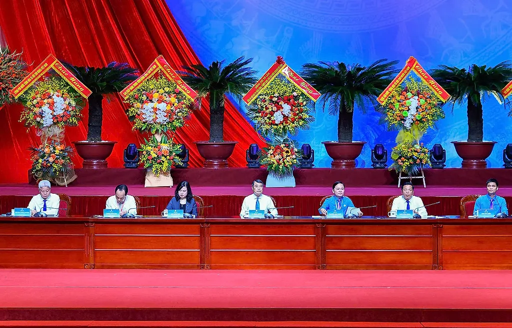 Thủ tướng trao đổi, thảo luận với đại biểu dự Đại hội XIV Công đoàn Việt Nam