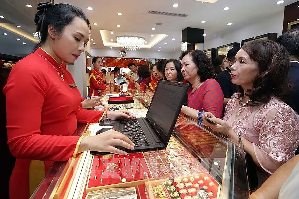 Thị trường kim loại quý 5/6: Giá vàng tụt sâu, bạc diễn biến phân hóa