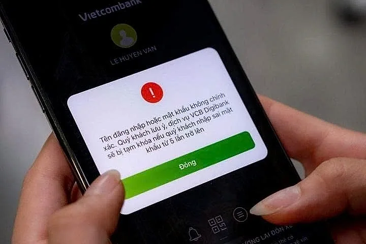 Dùng giấy tờ giả để mở tài khoản ngân hàng có thể bị xử lý ra sao?