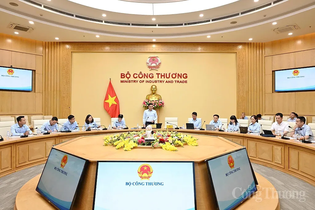 Bộ trưởng Lê Mạnh Hùng làm việc với các đơn vị về hội nhập kinh tế quốc tế — Bộ Công Thương