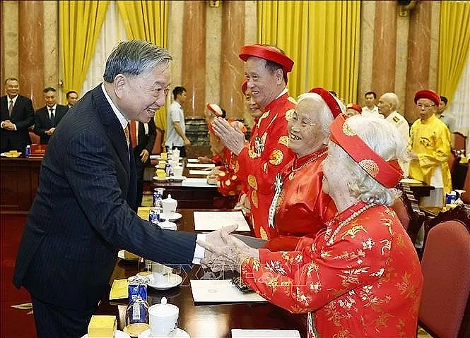 tổng bí thư và người cao tuổi tiêu biểu