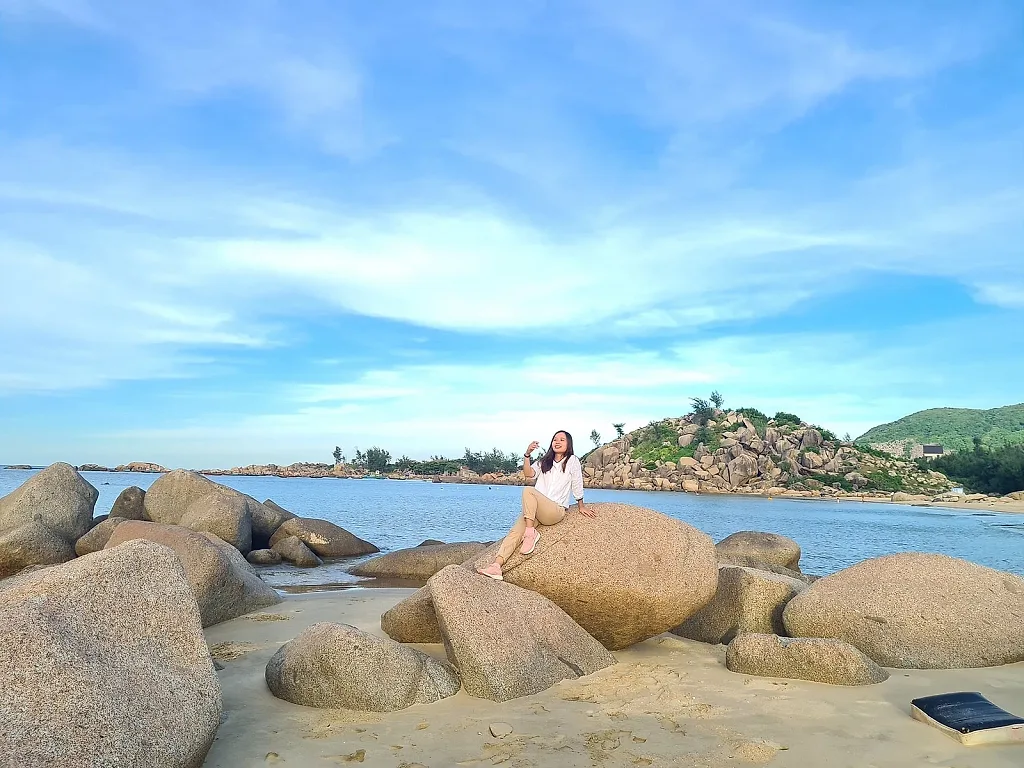 Bãi biển dài 13km còn hoang sơ ở Hà Tĩnh hút khách từ Hà Nội: Nước trong xanh, cắm trại đẹp như tranh