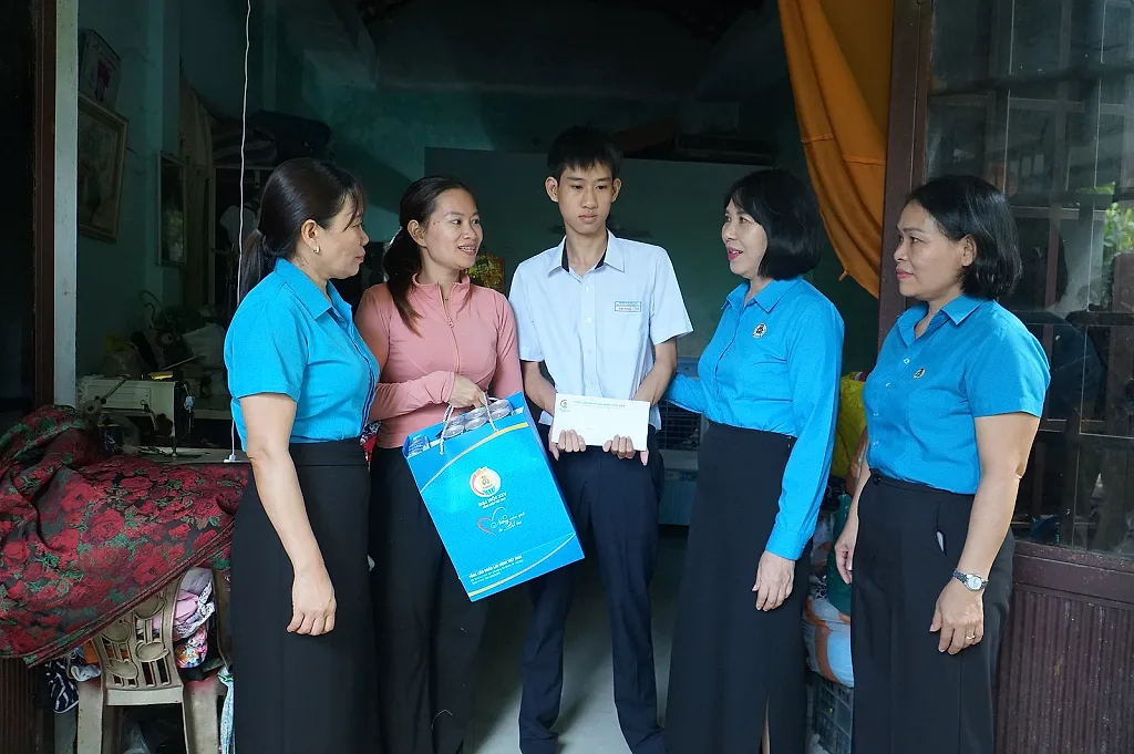 Đà Nẵng: Nghĩa tình những món quà từ Đại hội XIV Công đoàn Việt Nam