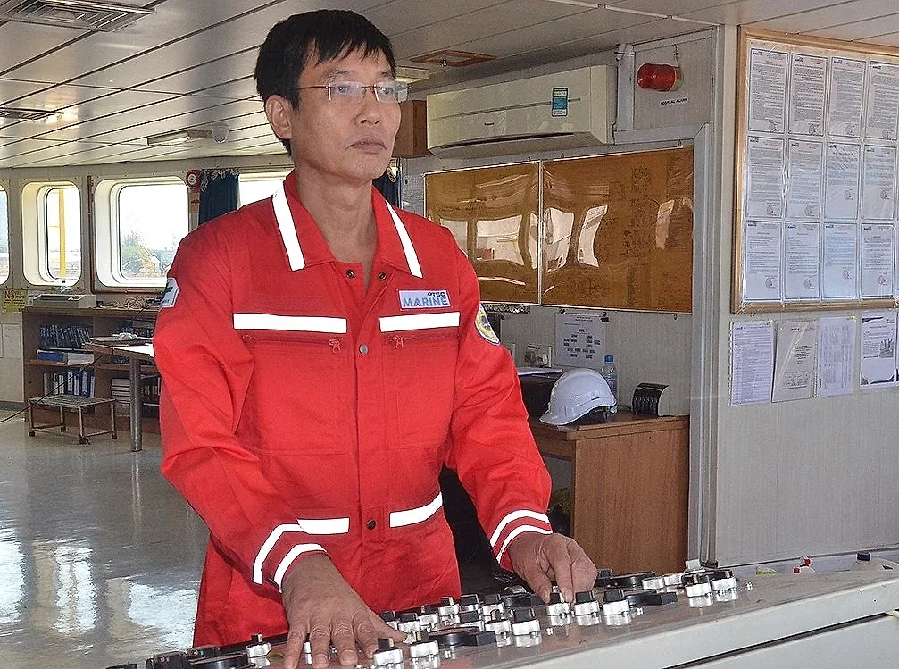 Người máy trưởng tận tụy trên những hải trình dầu khí