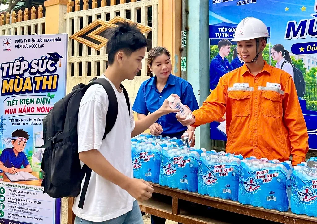Thanh Hoá: Tiếp sức mùa thi từ những người thợ điện