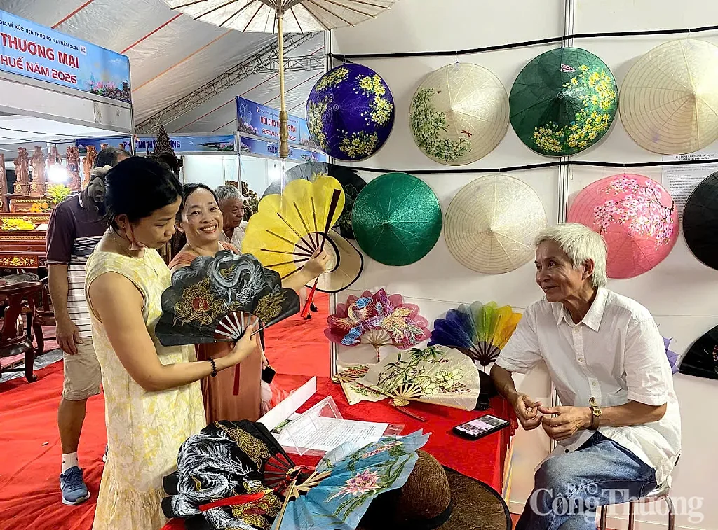 Đặc sản vùng miền hội tụ tại Hội chợ thương mại Festival Huế
