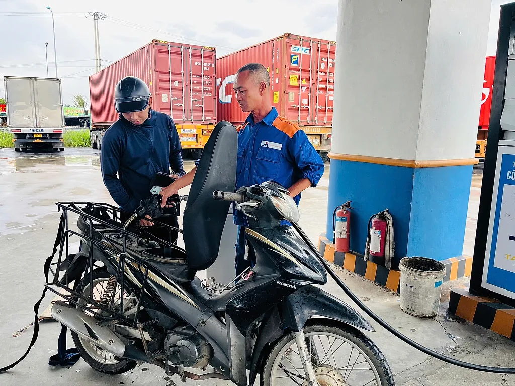 Giá xăng dầu hôm nay 16/6: Thế giới giảm xuống thấp nhất trong 3 tháng