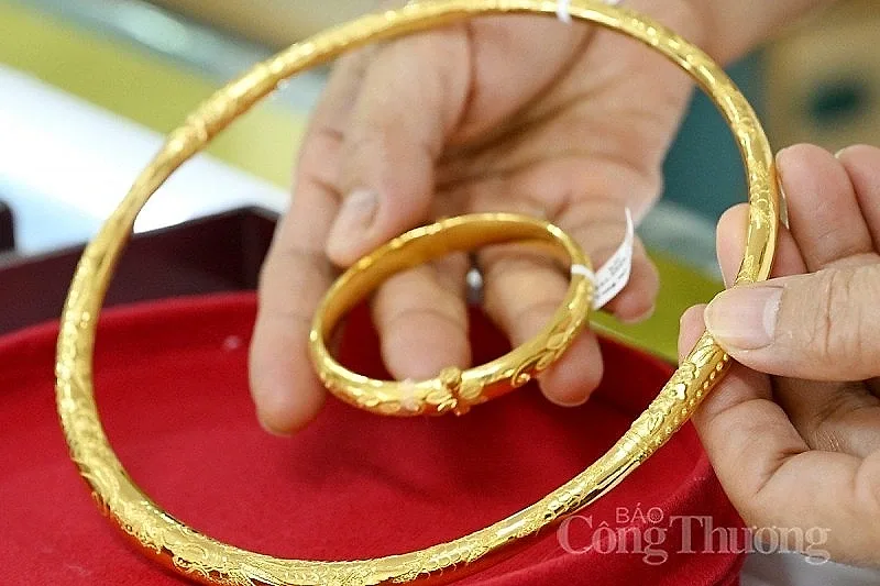 Giá vàng hôm nay (17/6): Tăng dựng đứng