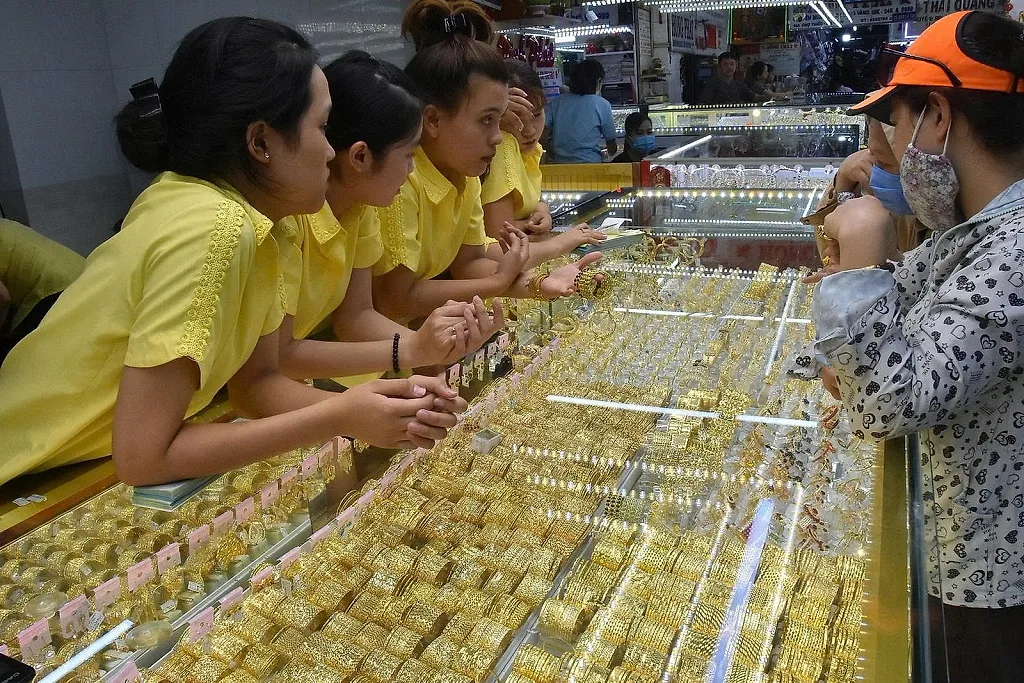 Thị trường kim loại quý 19/6: Giá vàng giảm mạnh, bạc lao dốc