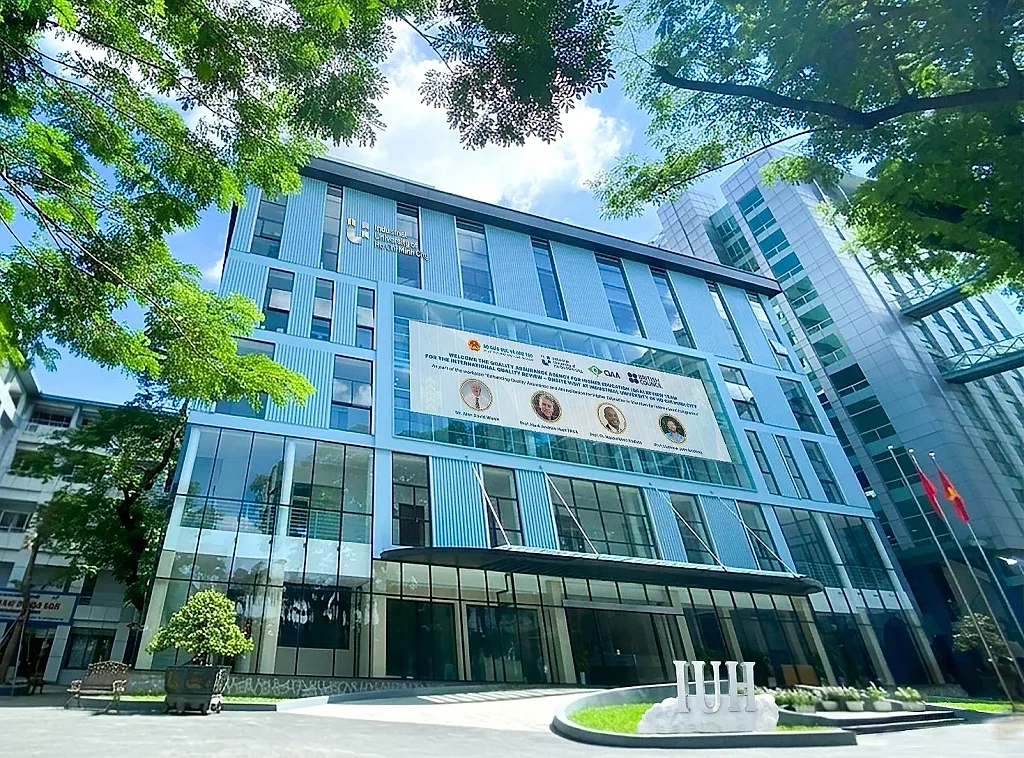IUH đạt chuẩn kiểm định QAA, khẳng định vị thế giáo dục quốc tế