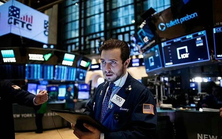 Chứng khoán Mỹ kết phiên đầu tuần phân hóa, cổ phiếu công nghệ kéo Nasdaq giảm sâu