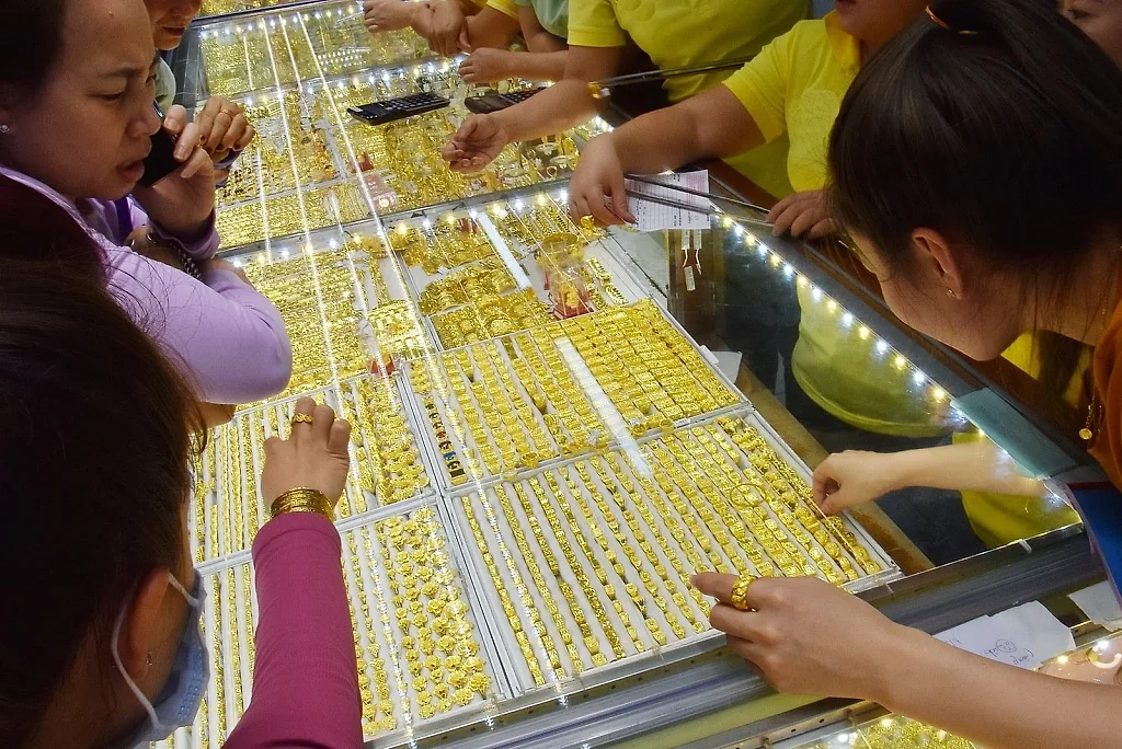 Thị trường kim loại quý 23/6: Giá vàng giảm theo thế giới, bạc tăng trở lại