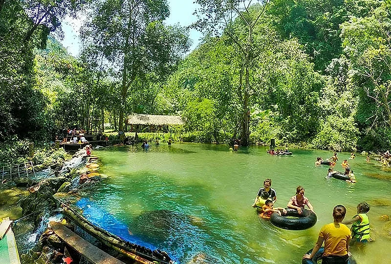Địa điểm "ngày mát đêm lạnh" chỉ cách Hà Nội hơn 100km: Du khách vui chơi 2 ngày 1 đêm chưa muốn về