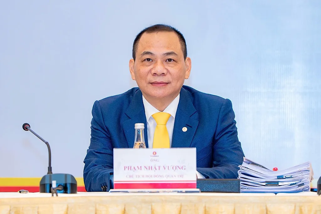 Tỷ phú Phạm Nhật Vượng mua gần 5% vốn LPBank