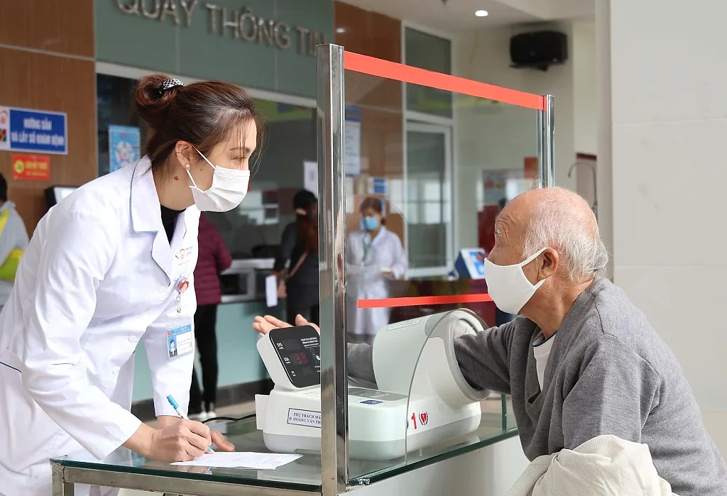 Từ 1/7, bảo hiểm y tế sẽ chi trả số tiền lớn khi người dân đi khám