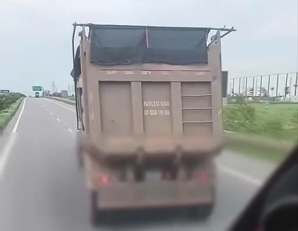 Xử phạt, tước giấy phép lái xe tài xế ôtô đầu kéo đánh võng trên đường