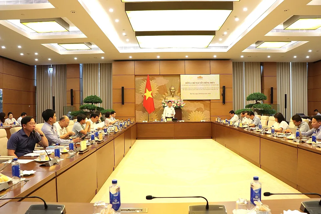 Phó Chủ tịch Quốc hội Nguyễn Hồng Diên họp, rà soát tiến độ xây dựng các dự án luật