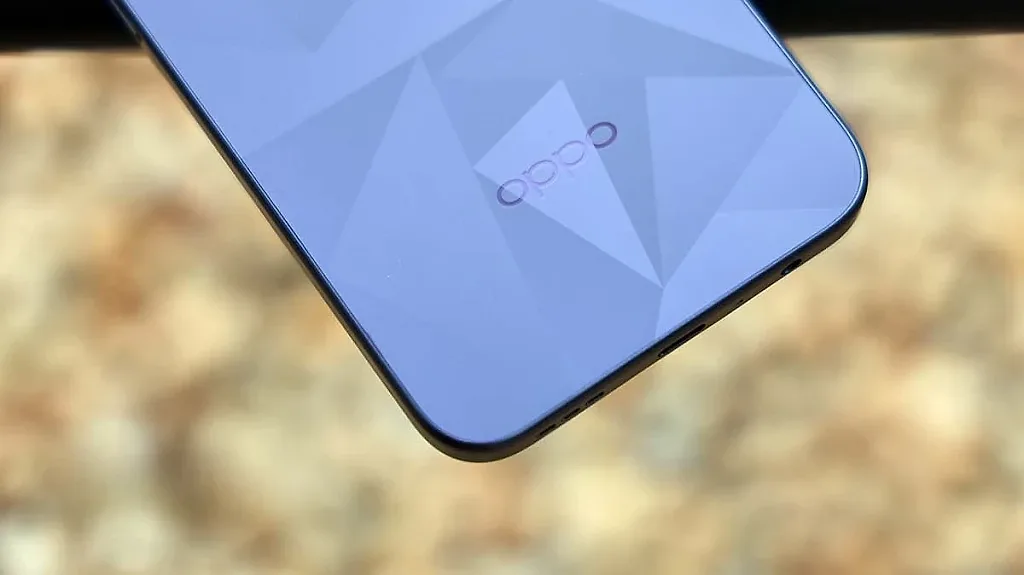 Chiếc điện thoại OPPO gần 50 triệu đồng có gì đáng để "xuống tiền"?