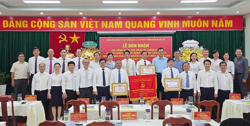 Đảng bộ Điện Sê San 3A được Đảng ủy Chính phủ tặng Cờ thi đua