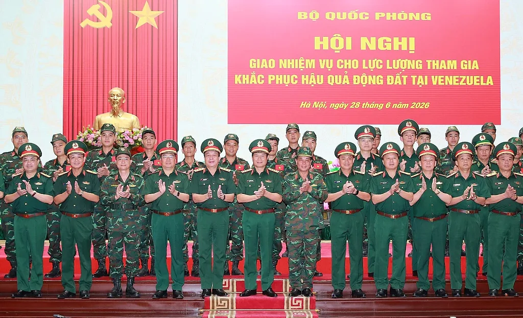 82 chiến sĩ Việt Nam mang 88 tấn hàng cứu trợ tới Venezuela