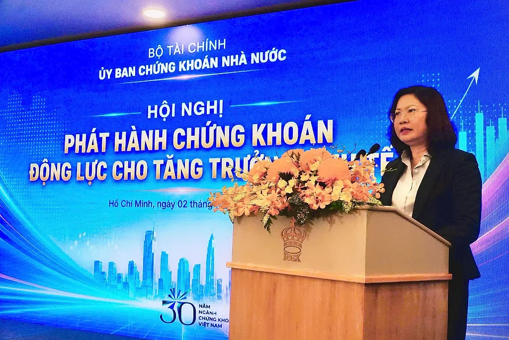 Chủ tịch UBCKNN Vũ Thị Chân Phương phát biểu tại Hội nghị “Phát hành chứng khoán – Động lực cho tăng trưởng kinh tế”