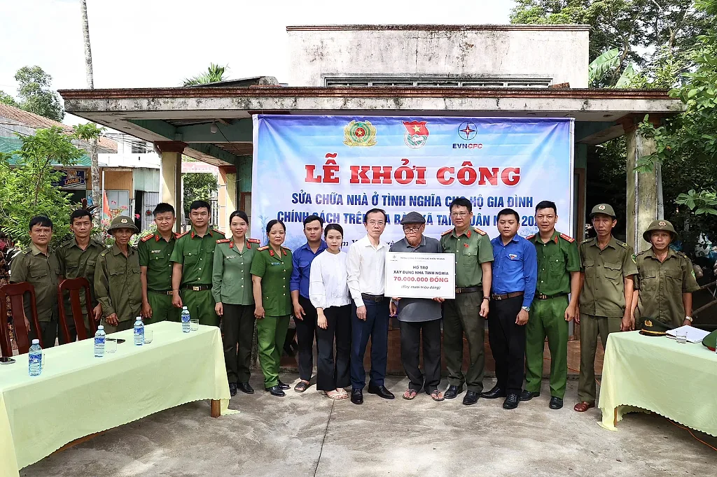 Đà Nẵng: Sửa chữa nhà tình nghĩa cho thân nhân liệt sĩ xã Tam Xuân