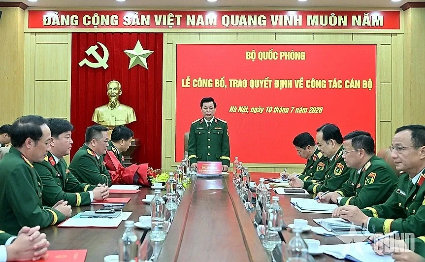 Thiếu tướng Phạm Văn Huấn nhận Huân chương Quân công hạng Ba