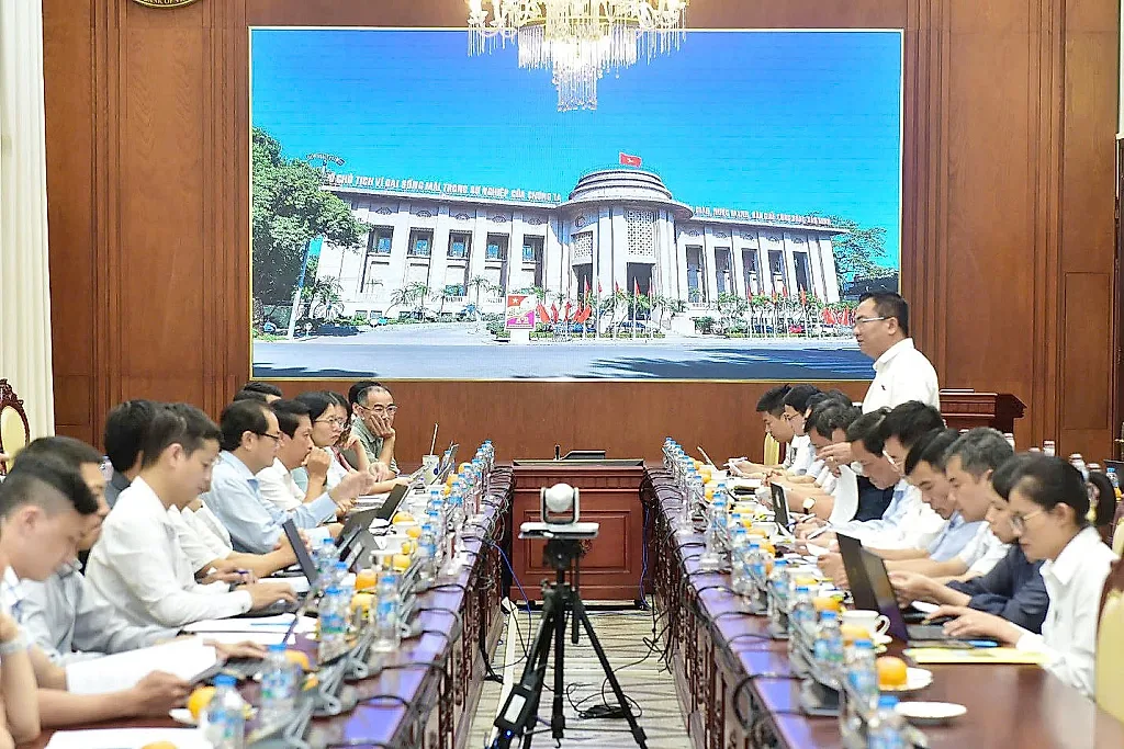 15.7-1-ngan-hang-nha-nuoc-lam-viec-voi-doan-khao-sat-cua-quoc-hoi-ve-du-an-luat-an-ninh-du-lieu-va-du-an-luat-dinh-danh-va-xac-thuc-dien-tu.jpg